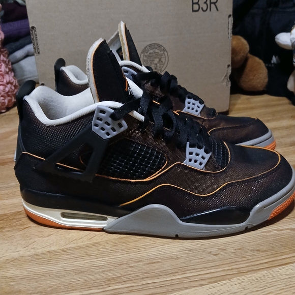 Jordan Retro 4 " Starfish"  Sneakers. - Picture 3 of 4